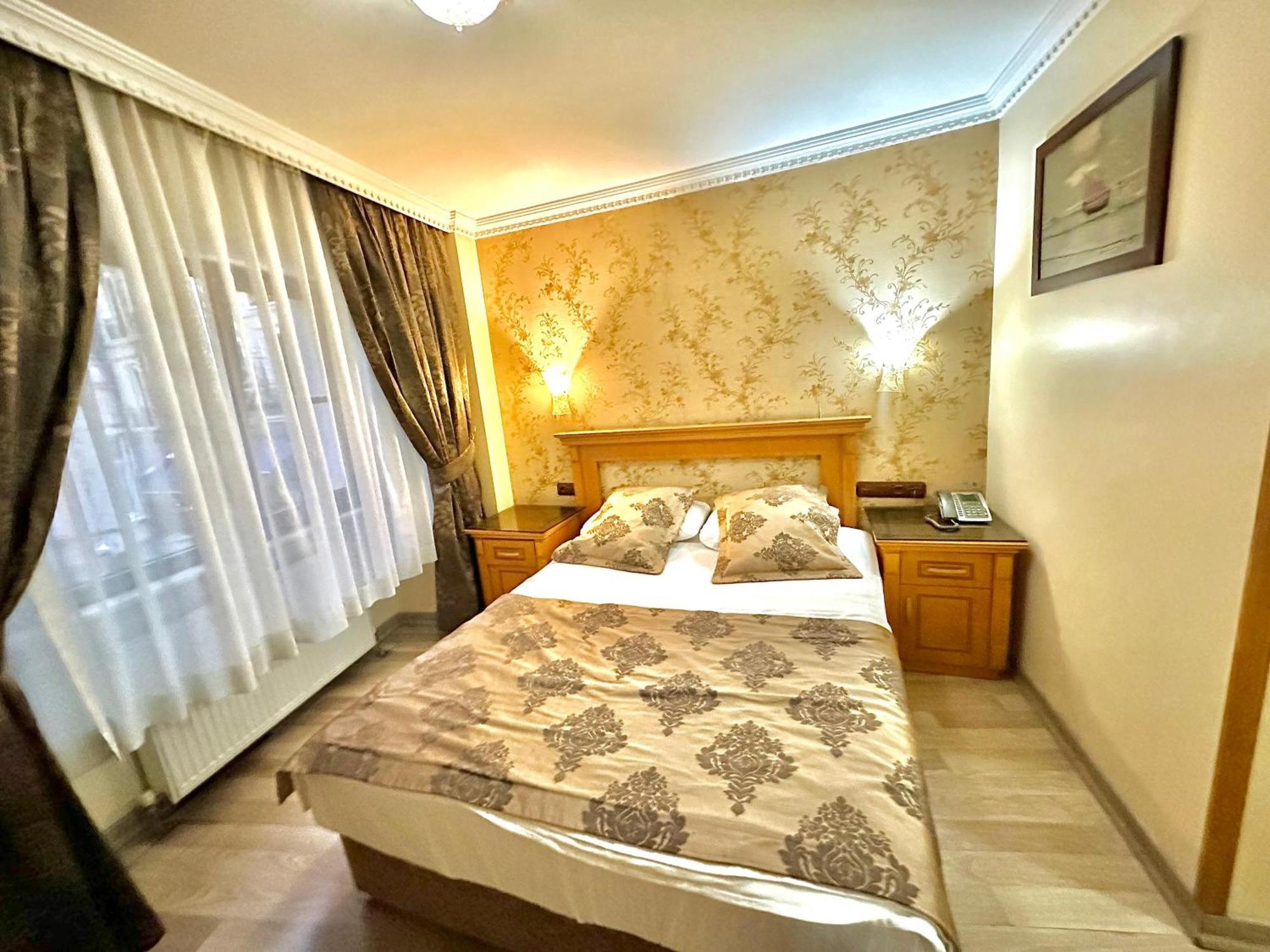 Golden Papirues Taksim 3*