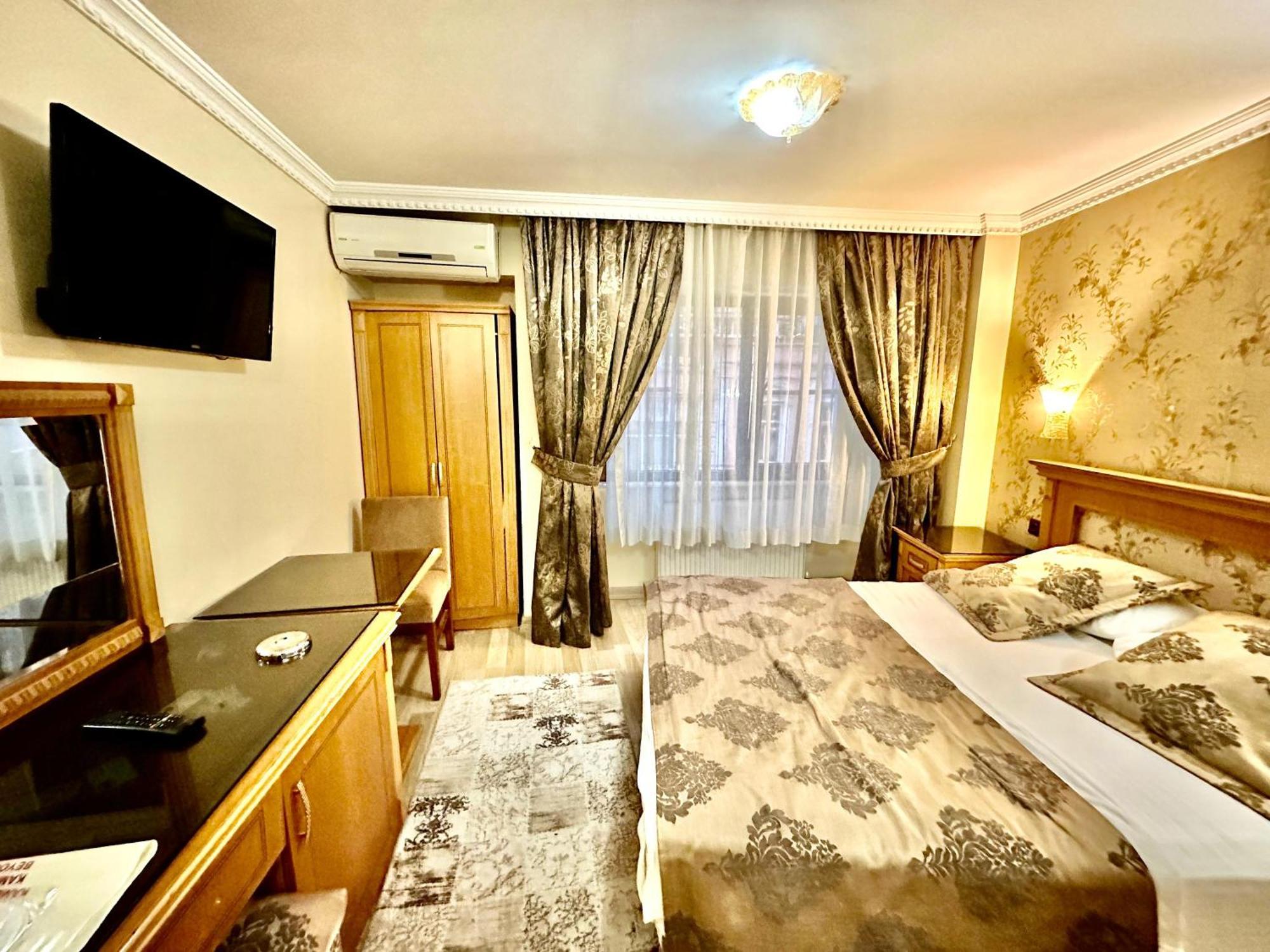 Golden Papirues Taksim 3*