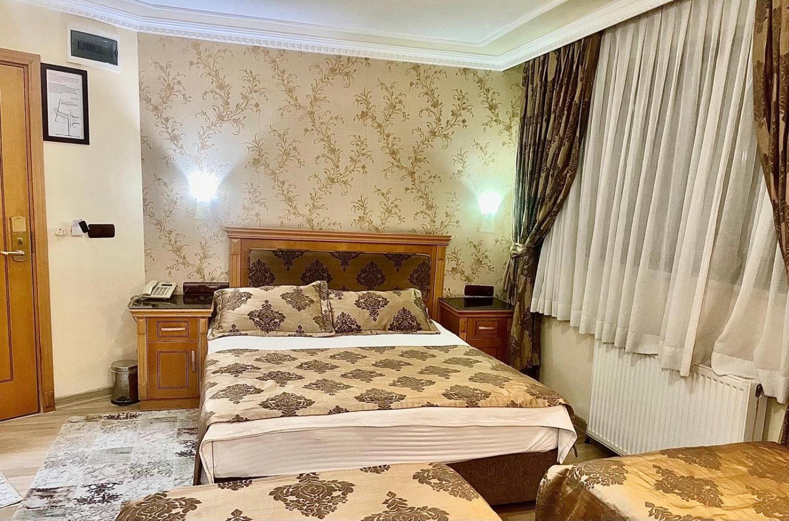 Hotel Golden Papirues Taksim 3*
